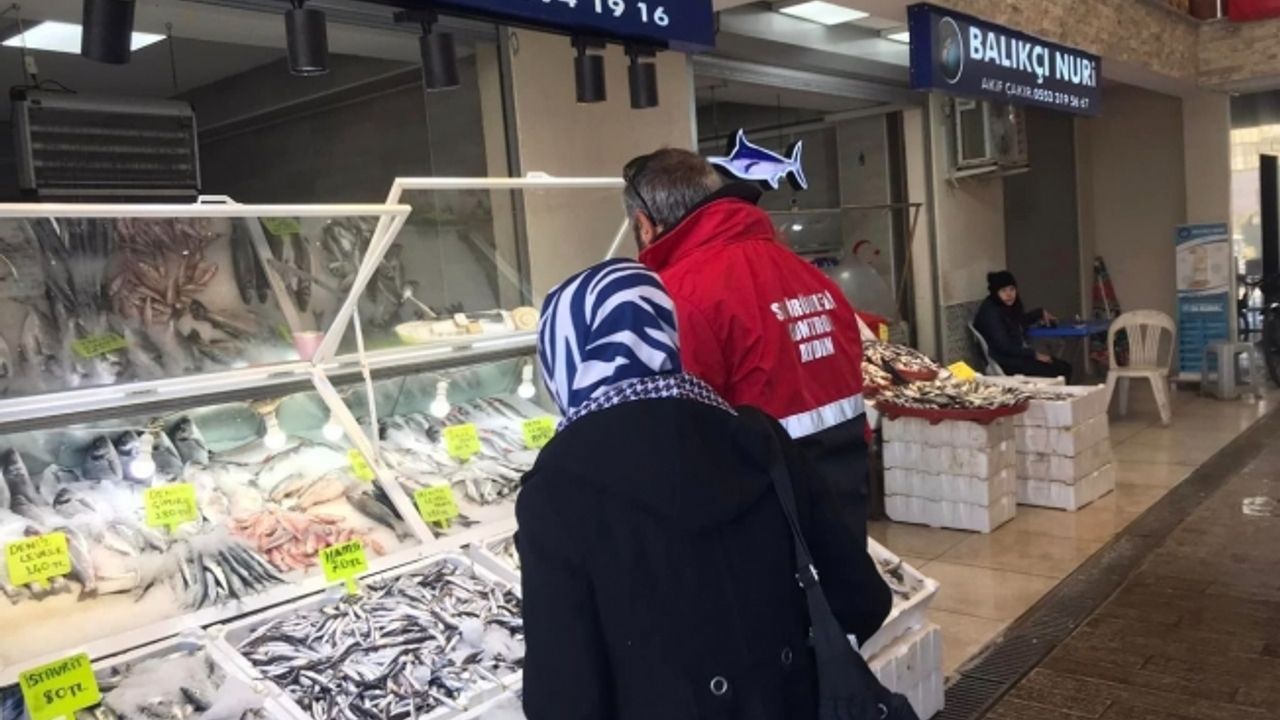 Didim’de balık satan iş yerleri denetlendi