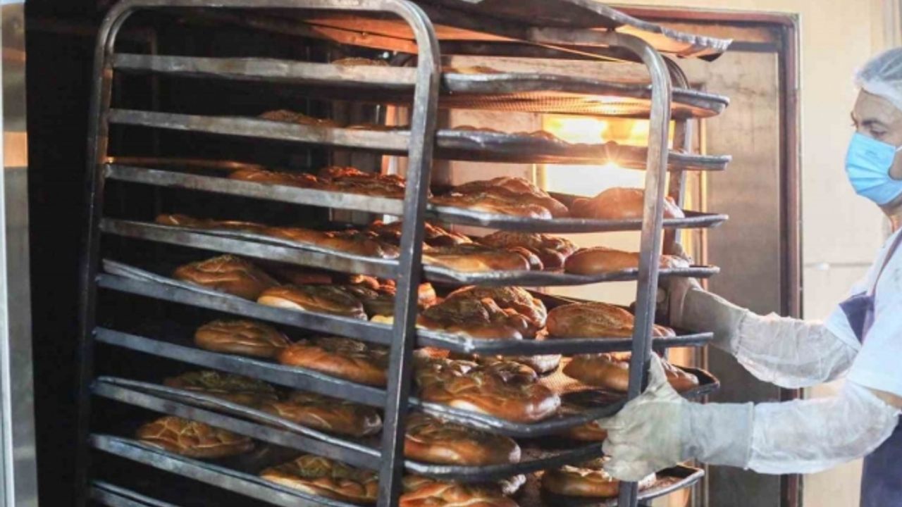 Aydın Büyükşehir’in halk ekmek satış noktalarına vatandaşlardan yoğun talep