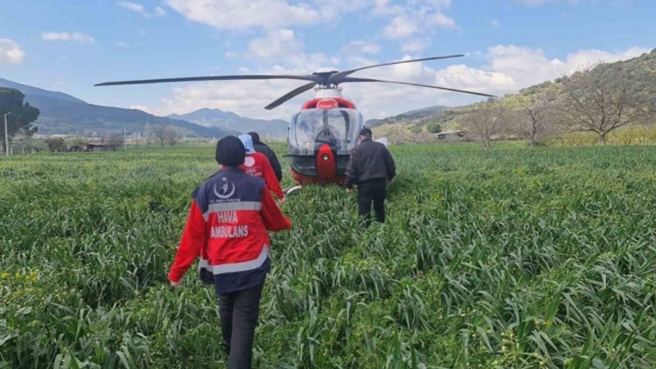 Helikopter tarlaya indi, doktorlar 2 saat mücadele etti, işçi kurtarılamadı