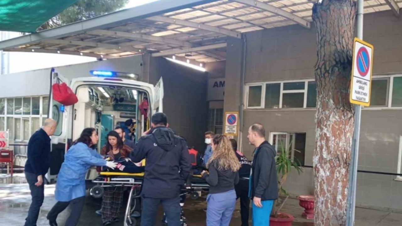 Kazaya müdahale eden sağlıkçılara otomobil çarptı: 1 ölü, 3 yaralı