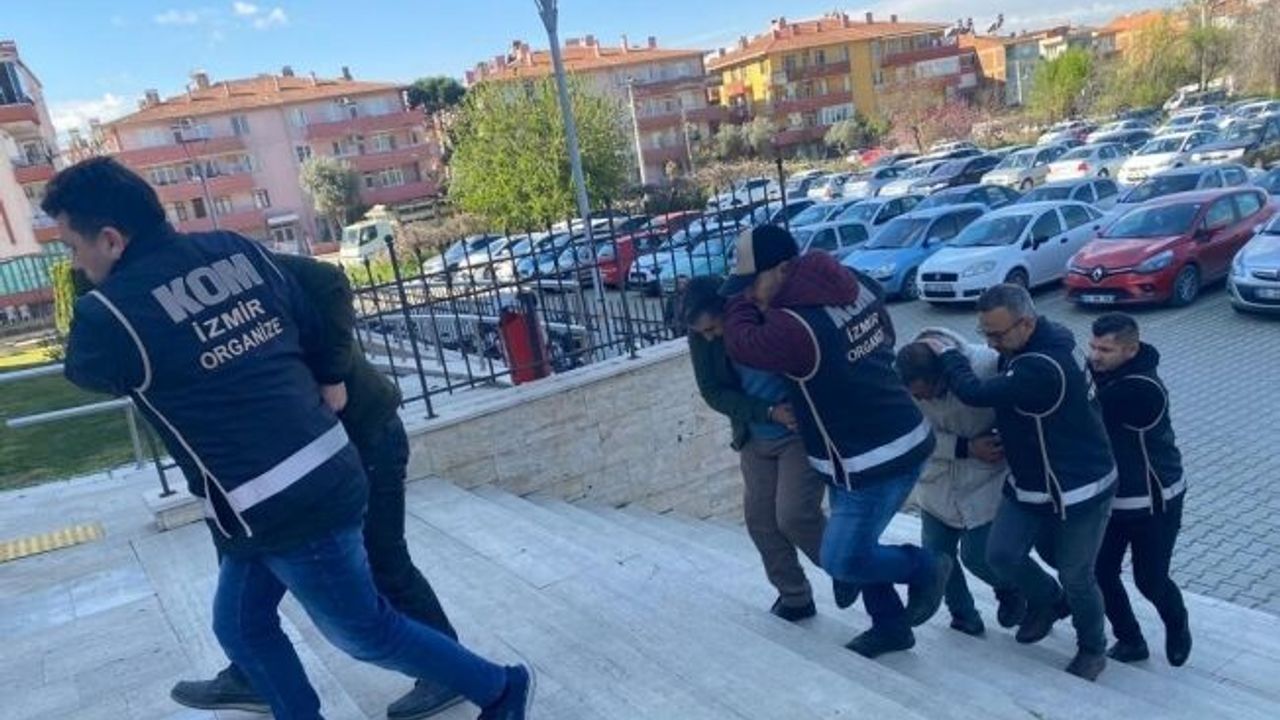 Akbaba Operasyonu’nda Ödemiş Belediyesi’nde çalışan 2 kişi gözaltında alındı