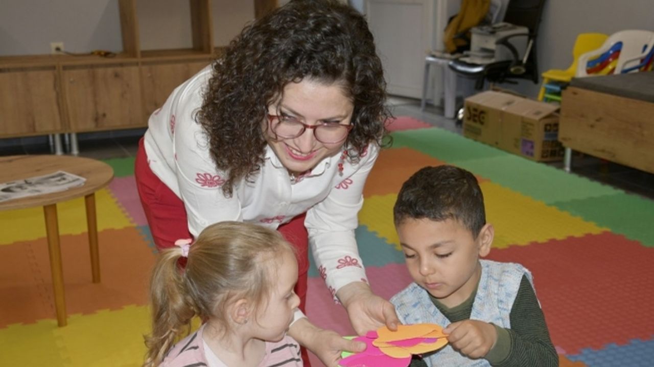 Anne Baba Çocuk Eğitim Merkezi’nde miniklere palyaço sürprizi