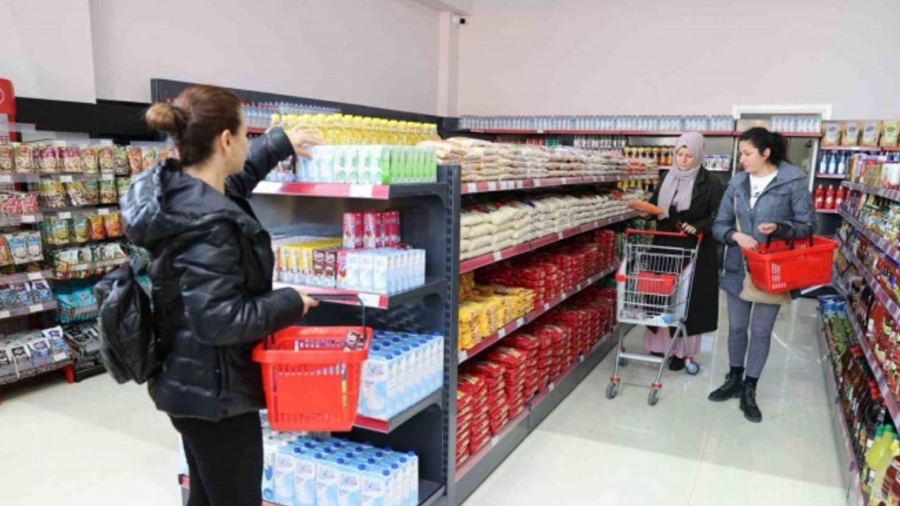 Buca Halk Market vatandaşın yüzünü güldürdü