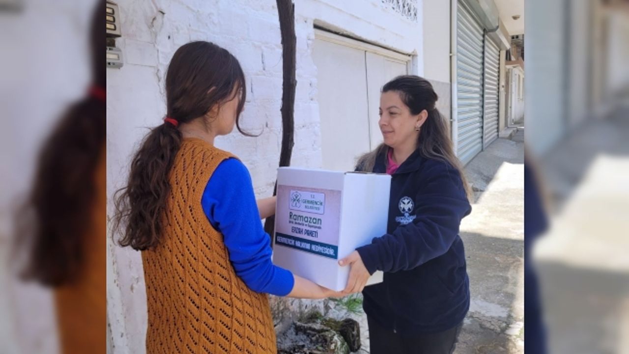 Germencik Belediyesi’nden ihtiyaç sahiplerine Ramazan kolisi dağıtılıyor