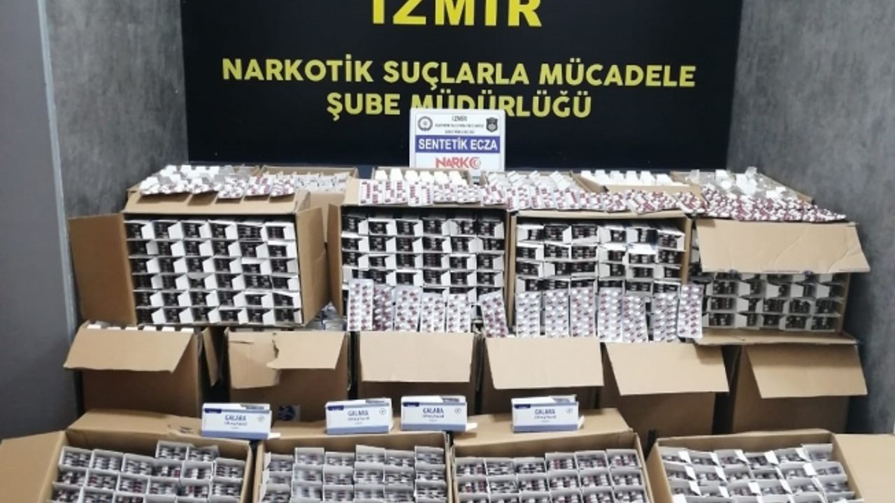 İzmir’de 105 bin adet sentetik ecza hap ele geçirildi