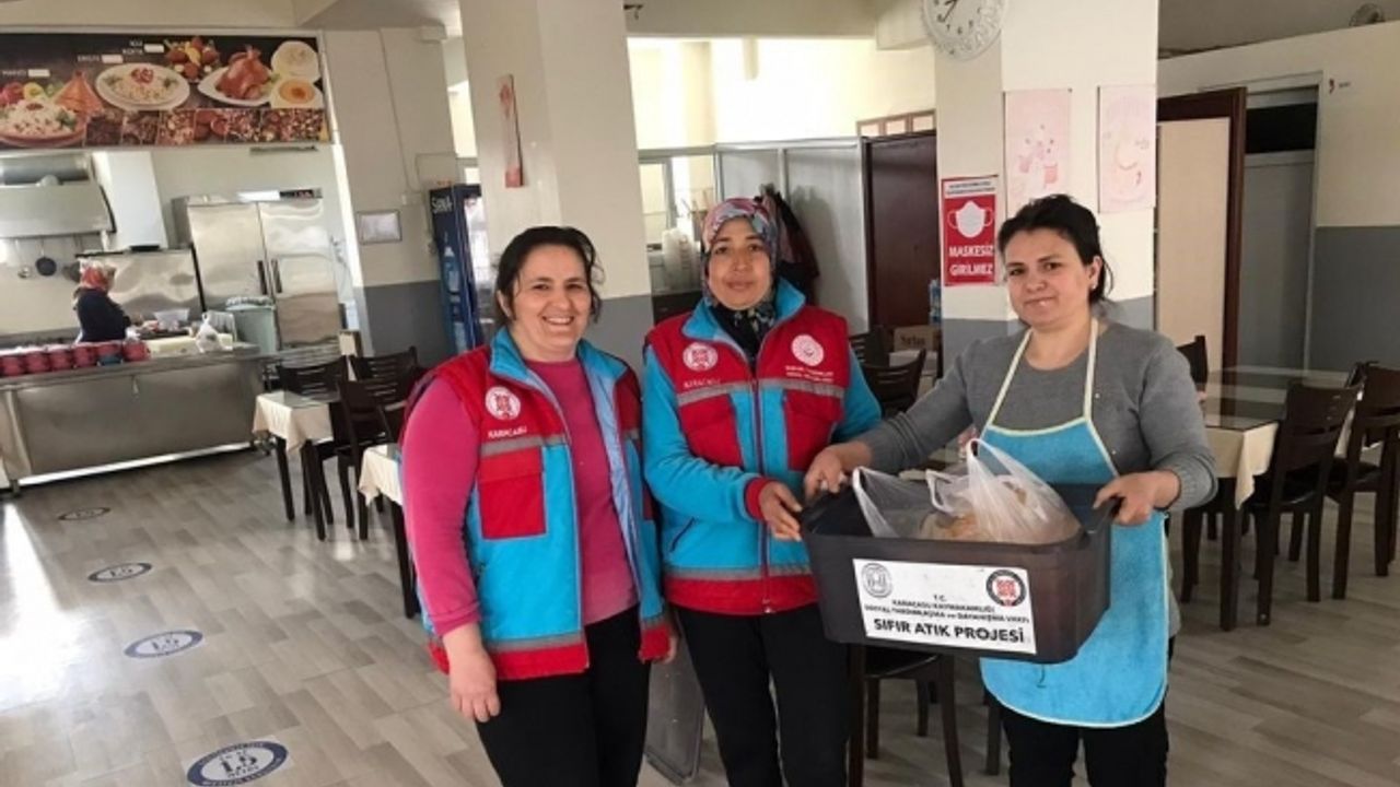 Karacasu’daki lokantalarda artan yemekler can dostlar için toplanıyor