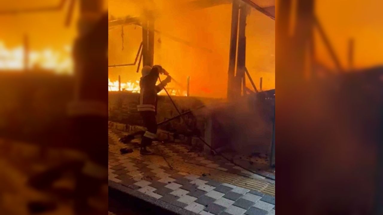 Ölüdeniz’de aynı kişiye ait iki ayrı işyeri aynı anda kundaklandı