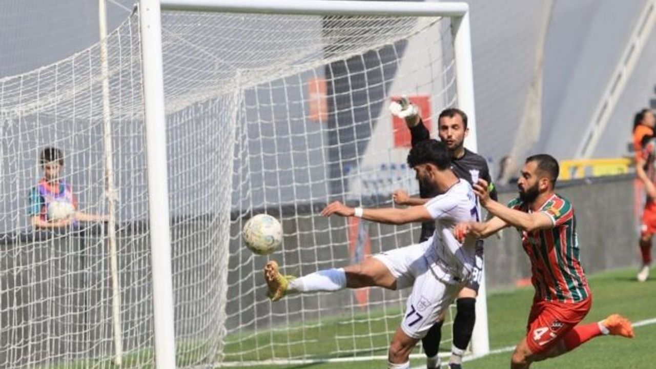 TFF 3. Lig: Karşıyaka: 0 - Yomraspor: 0