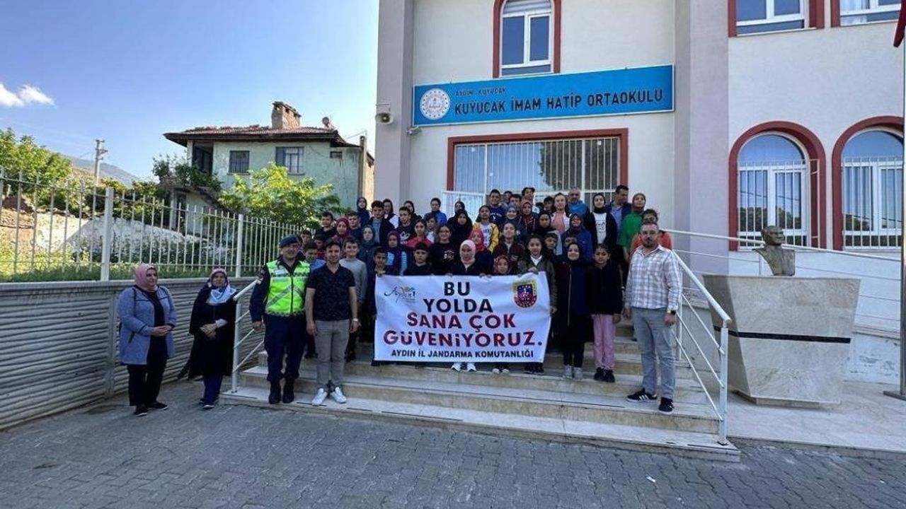 Aydın'da jandarma ekipleri vatandaşları bilgilendirmeye devam ediyor