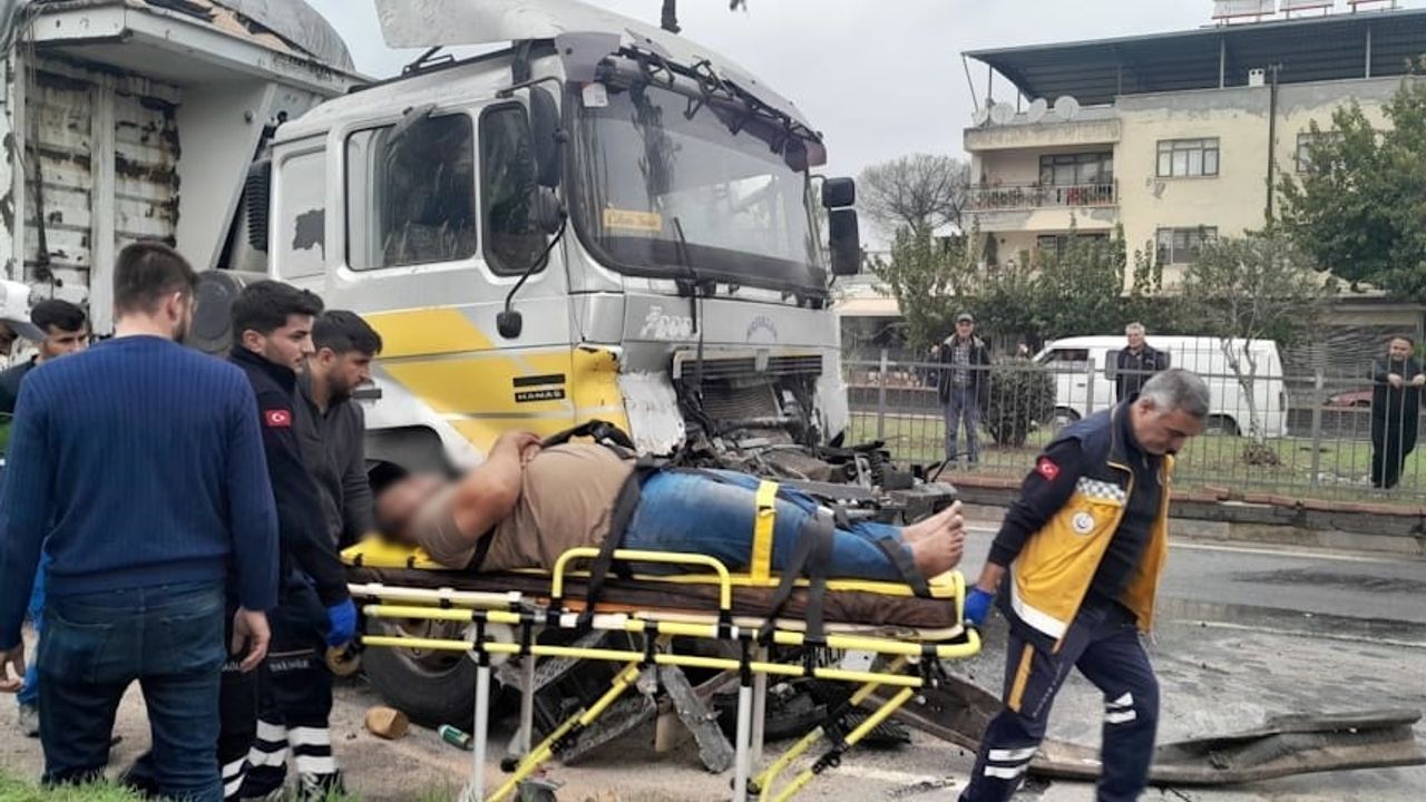 Aydın’da kamyon ve tır çarpıştı: 1 yaralı