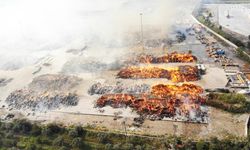 Kipaş Kağıt Fabrikası'ndaki yangın 16 saattir devam ediyor