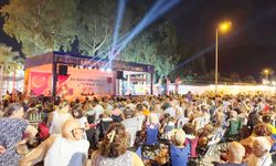 Büyükşehir Didim'de konser düzenledi, gözler Başkan Gençay'ı aradı