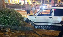 Didim’de Gece Ya­rı­sı Kor­ku­tan Kaza: Orta Re­fü­jü Aşıp Karşı Şe­ri­de Geçti