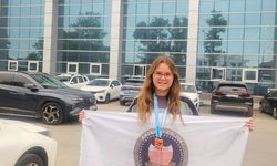 Di­dim­li Maya Gör­dü­emel’den Yüz­me­de Büyük Ba­şa­rı
