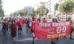 Didim’de Emek­li­ler Yü­rü­dü: “Bu Düzen Yı­kıl­ma­dan Emek­li­ye Huzur Yok!”