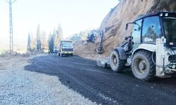 BAŞ­KAN ÇERÇİOĞLU’NUN ÖN­CÜ­LÜ­ĞÜN­DE AYDIN’IN TÜM İLÇE­LERİNDE YOL YAPIM VE YENİLEME ÇA­LIŞ­MA­LA­RI SÜ­RÜ­YOR