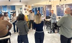 DİDİM RO­TA­RACT KU­LÜ­BÜ VE MİMAR­LAR ODASI DİDİM TEMSİLCİLİĞİ SANAT İLE FAR­KIN­DA­LI­ĞI BU­LUŞ­TU­RU­YOR.