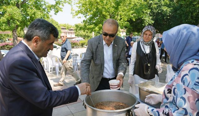 Başkan Uzundemir Müftülük hayır panayırına katıldı