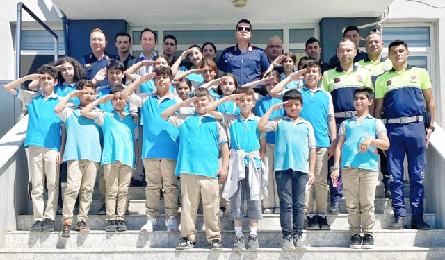 Öğrenciler, Jandarmayı tanıdı