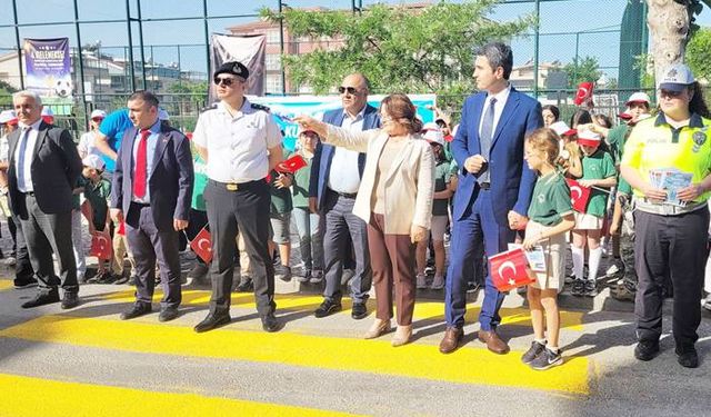 Didim’de yaya ge­çi­di de­ne­ti­mi ya­pıl­dı