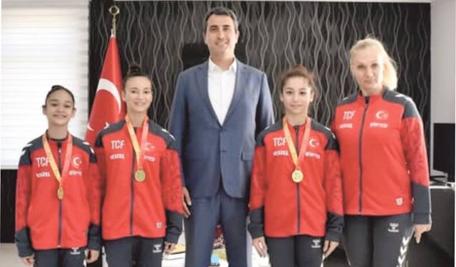 DİDİMLİ MİLLİ SPOR­CU­LAR KAY­MA­KAM KU­RU­CA’YI ZİYARET ETTİ