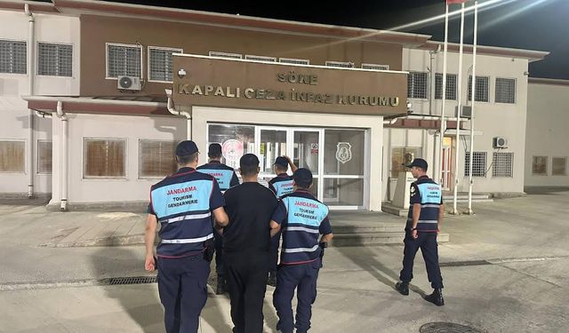 Didim’de Tra­fik Jan­dar­ma­sın­dan Büyük Ope­ras­yon: 12 Yıl 6 Ay Ke­sin­leş­miş Ce­za­sı Bu­lu­nan Fi­ra­ri Ya­ka­lan