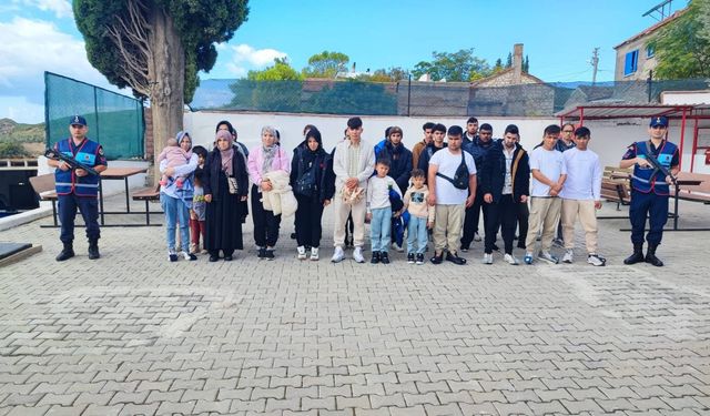 Didim Açık­la­rın­da Geri İtilen 32 Dü­zen­siz Göç­men Kur­ta­rıl­dı: Ola­yın Or­ga­ni­za­tö­rü Ya­ka­lan­dı