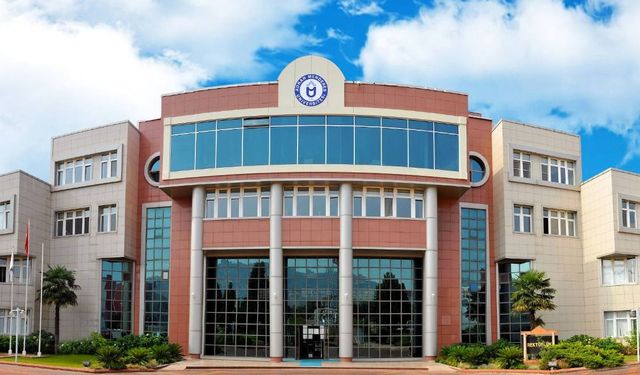 Üni­ver­si­te­de Ak­re­di­tas­yon Ba­şa­rı­sı: Üç Prog­ram MEDEK’ten Tam Ak­re­di­tas­yon Aldı