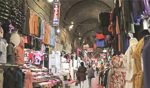 Es­na­fa Çifte Müjde: E-Ar­şiv Fa­tu­ra Er­te­len­di, Kredi Fa­iz­le­ri Dü­şü­rül­dü