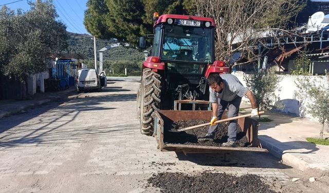 Balat Köyü kendi imkanları ile yol yapıyor