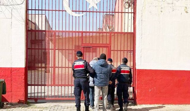 Efe­ler’de FETÖ’den Ara­nan 2 Hü­küm­lü Ya­ka­lan­dı