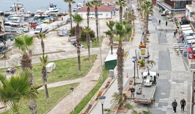 Didim Tu­rizm Se­zo­nu­na Ha­zır­la­nı­yor: Al­tın­kum Ren­gâ­renk Çi­çek­ler­le Do­na­tıl­dı