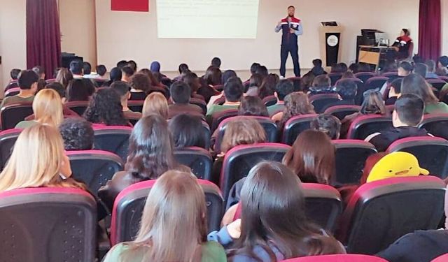 Didim’de öğ­ren­ci­le­re çevre bi­lin­ci ve sür­dü­rü­le­bi­lir tarım eği­ti­mi ve­ril­di
