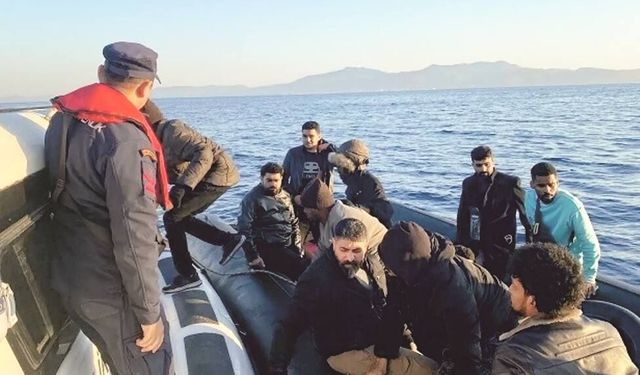 Ku­şa­da­sı  Açık­la­rın­da  Can Pa­za­rı:  18 Dü­zen­siz  Göç­men  Kur­ta­rıl­dı
