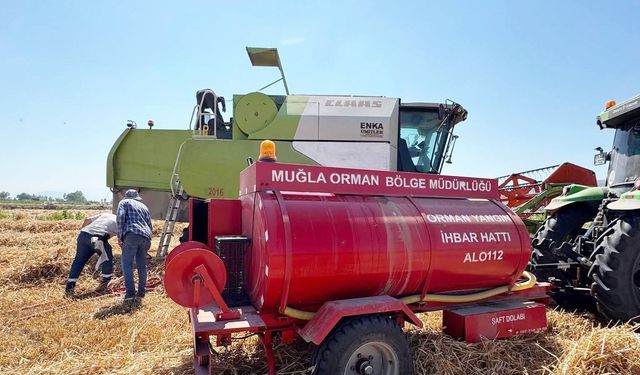 Ak­ye­ni­köy’de Buğ­day Tar­la­sın­da Çıkan Yan­gın Fe­la­ke­te Dö­nüş­me­den Sön­dü­rül­dü