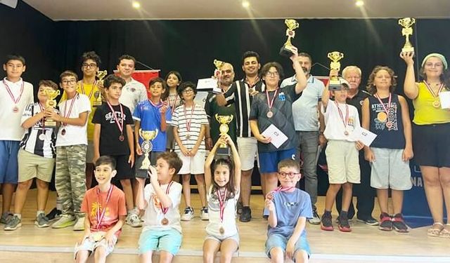 Didim'de İlk Kez Dü­zen­le­nen ELO Sat­ranç Tur­nu­va­sı Büyük İlgi Gördü: 102 Spor­cu Ham­le­le­ri­ni Ya­rış­tır­dı