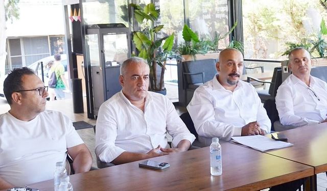 Didim Ti­ca­ret Odası'na  ilk aday­lık açık­la­ma­sı,  Celal Gümüş ve ekibi  “Beyaz Liste” ile aday
