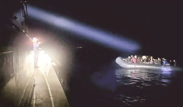 DİDİM AÇIK­LA­RIN­DA 40 DÜ­ZENSİZ GÖÇ­MEN YA­KA­LAN­DI: 19’U ÇOCUK