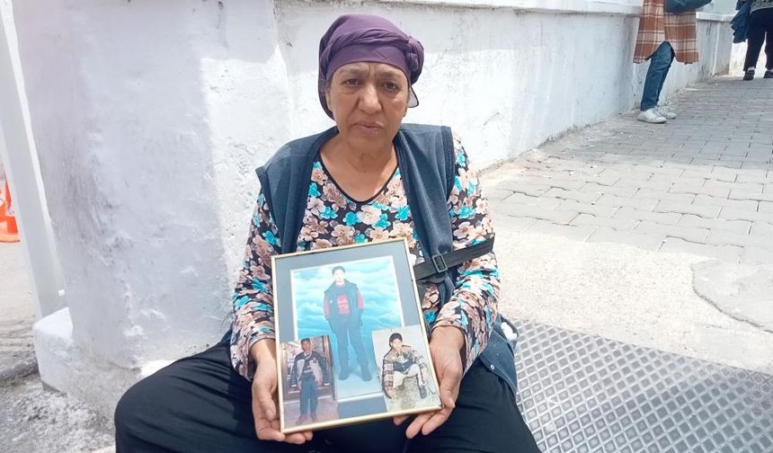 Kayıp çocuklarının kemiklerini 21 yıl sonra bulup defnettiler