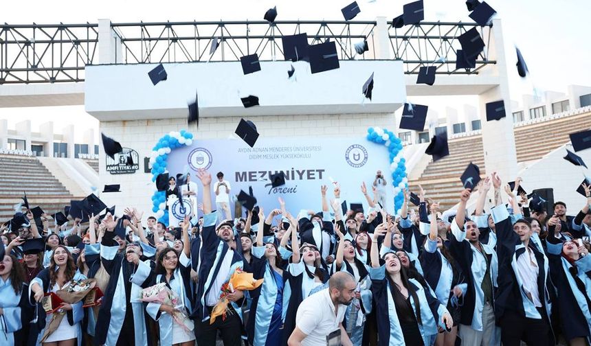 ADÜ Didim MYO’da Me­zu­ni­yet Coş­ku­su