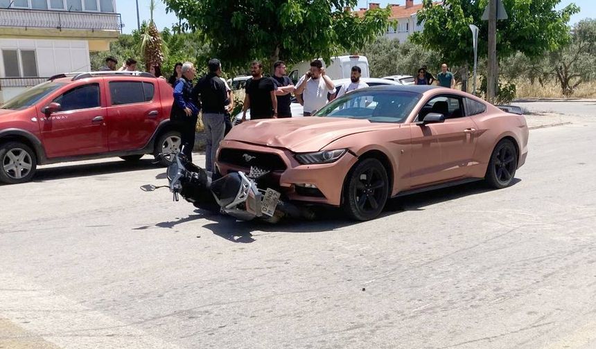 Didim’de  Oto­mo­bil  ile Mo­to­sik­let  Çar­pış­tı:  2 Kişi Ya­ra­lan­dı