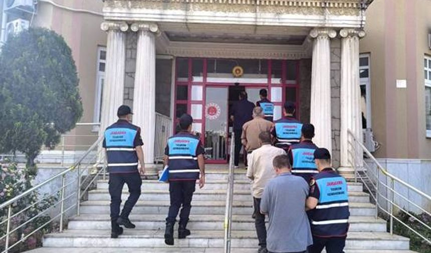 Didim'de SİT Ala­nın­da Kaçak Kazı Yapan  4 Kişi Su­çüs­tü Ya­ka­lan­dı
