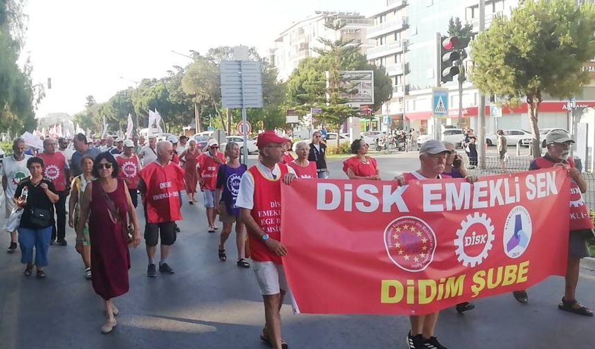 Didim’de Emek­li­ler Yü­rü­dü: “Bu Düzen Yı­kıl­ma­dan Emek­li­ye Huzur Yok!”