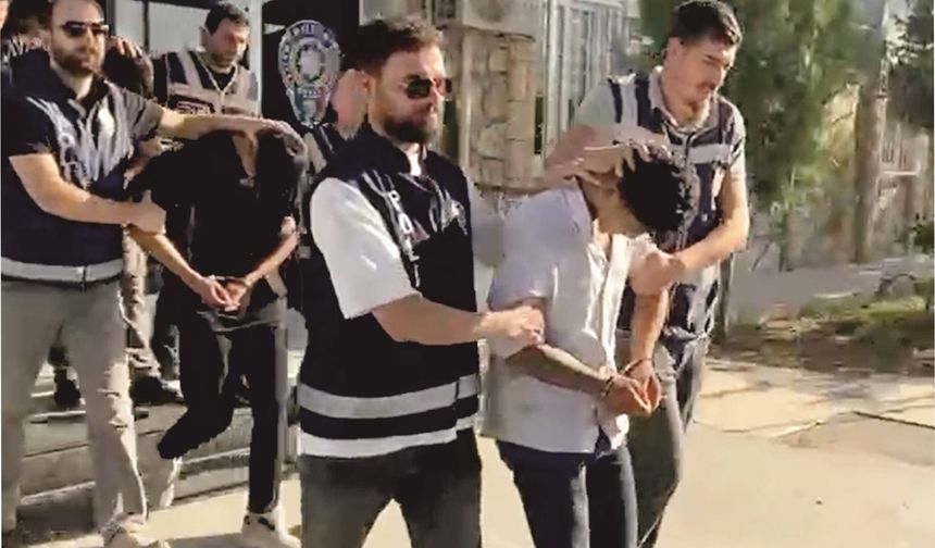 Didim ve Ku­şa­da­sı’nda MİT Do­lan­dı­rı­cı­lı­ğı: 6,5 Mil­yon TL'lik Vur­gun Yapan Şe­be­ke Çö­ker­til­di
