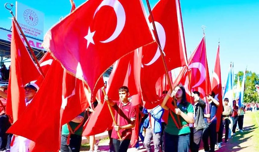 DİDİM ATATÜRK STADYUMUNDA, CUM­HURİYET BAY­RA­MI COŞ­KUSU