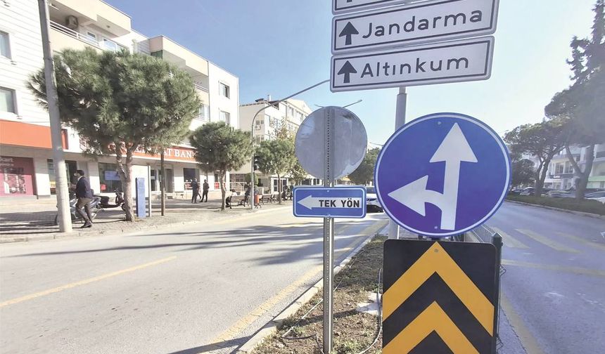 Didim’de 3 Cad­de­nin Tra­fik Yönü De­ğiş­ti­ril­di