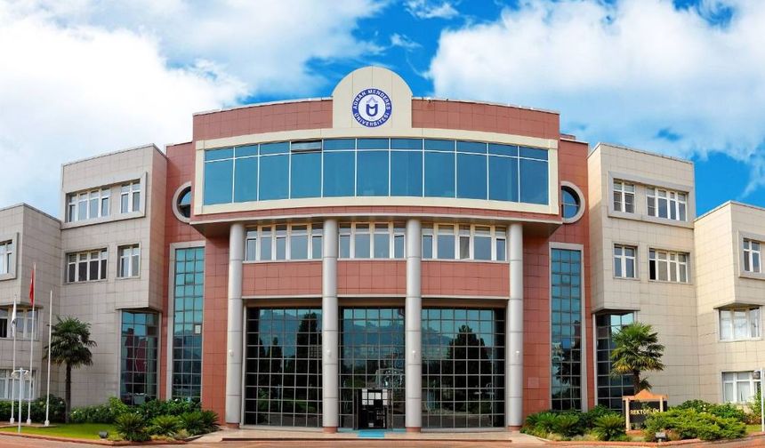 Üni­ver­si­te­de Ak­re­di­tas­yon Ba­şa­rı­sı: Üç Prog­ram MEDEK’ten Tam Ak­re­di­tas­yon Aldı