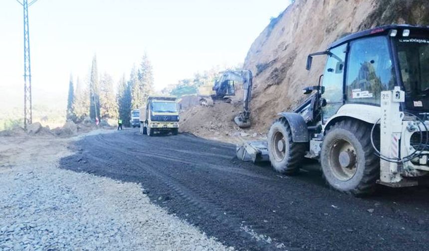BAŞ­KAN ÇERÇİOĞLU’NUN ÖN­CÜ­LÜ­ĞÜN­DE AYDIN’IN TÜM İLÇE­LERİNDE YOL YAPIM VE YENİLEME ÇA­LIŞ­MA­LA­RI SÜ­RÜ­YOR