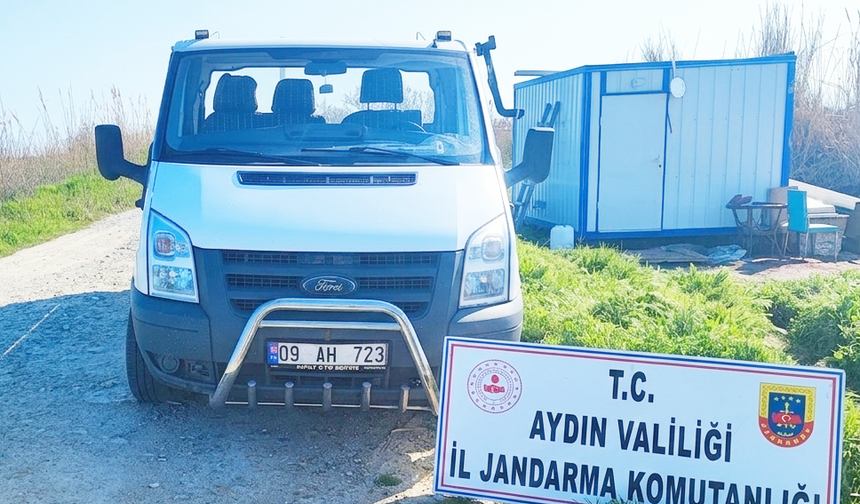 Men­de­res Nehri Açık­la­rın­da 18 Dü­zen­siz  Göç­men Ya­ka­lan­dı, 4 Or­ga­ni­za­tör Gö­zal­tı­na Alın­dı