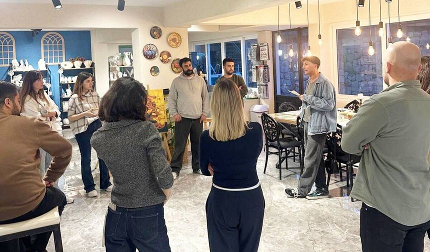 DİDİM RO­TA­RACT KU­LÜ­BÜ VE MİMAR­LAR ODASI DİDİM TEMSİLCİLİĞİ SANAT İLE FAR­KIN­DA­LI­ĞI BU­LUŞ­TU­RU­YOR.